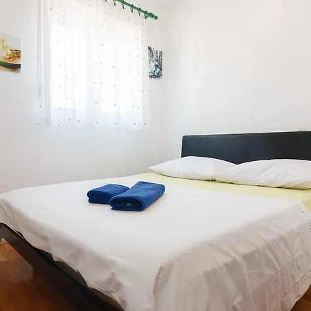 Apartment Top Split