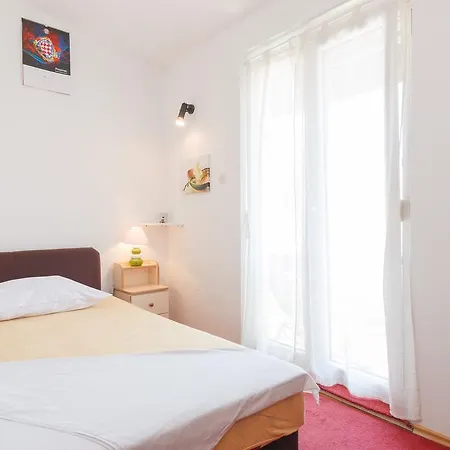 Top Apartment Split