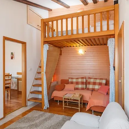 Top Apartment