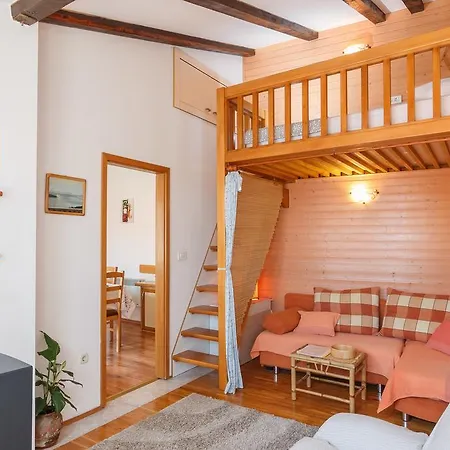 Apartment Top *