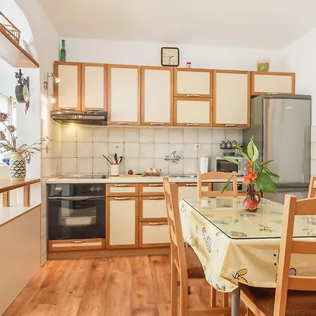 Apartment Top Split